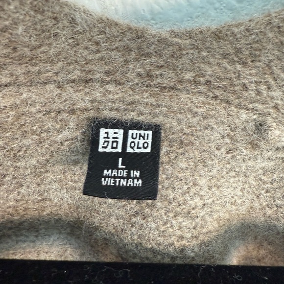 Uniqlo Sweater Large Brown Vneck Long Sleeve Relaxed Fit Drop Shoulder Wool - Picture 2 of 4